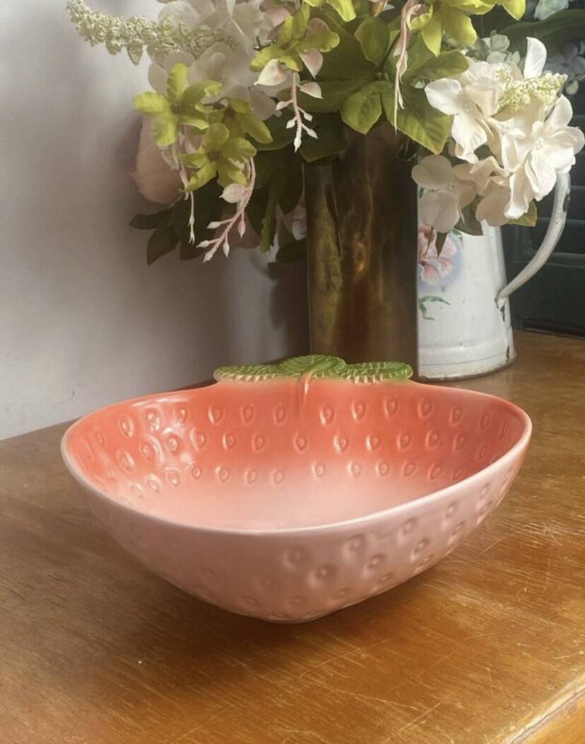 Strawberry-shaped earthenware salad bowl