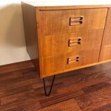 Small dresser / thread