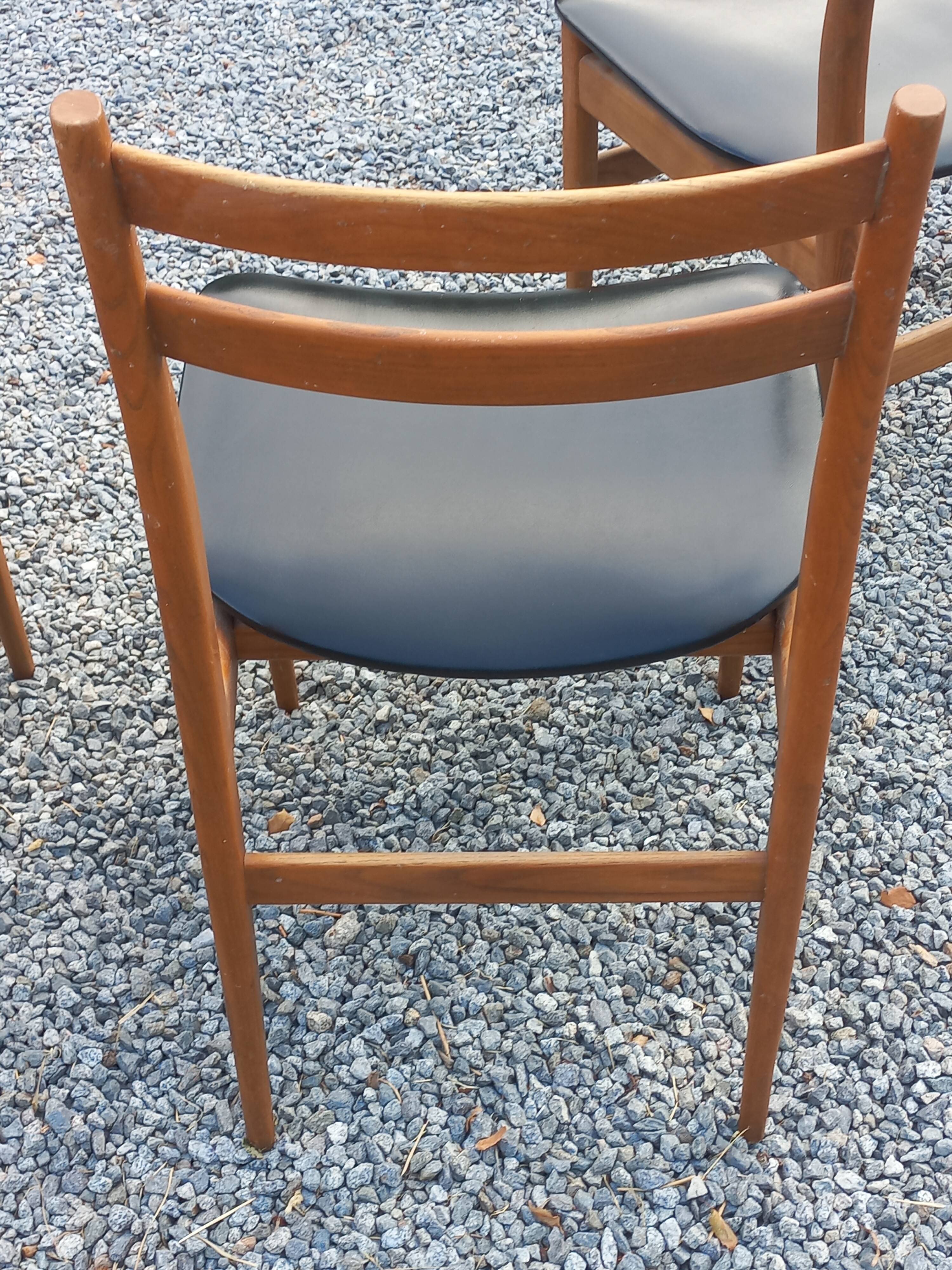 Set of 4 Scandinavian-style teak chairs from the 1970s.