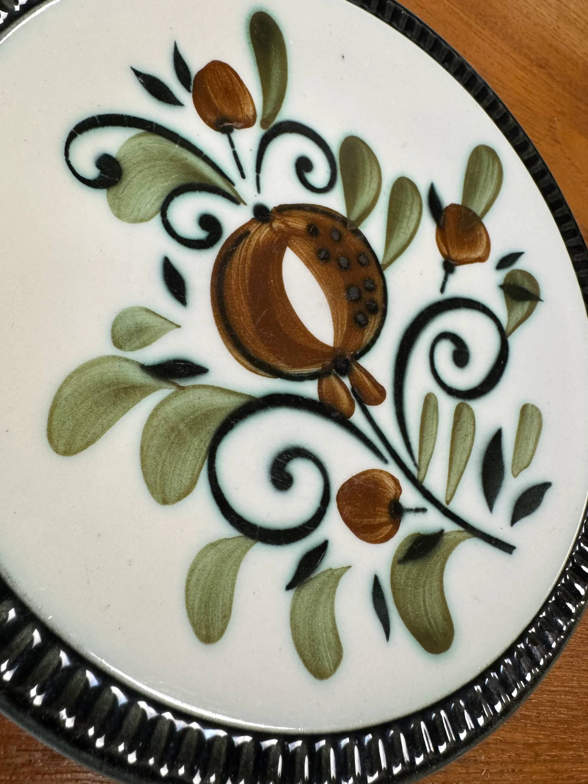 Dessert plates Boch La Louvière