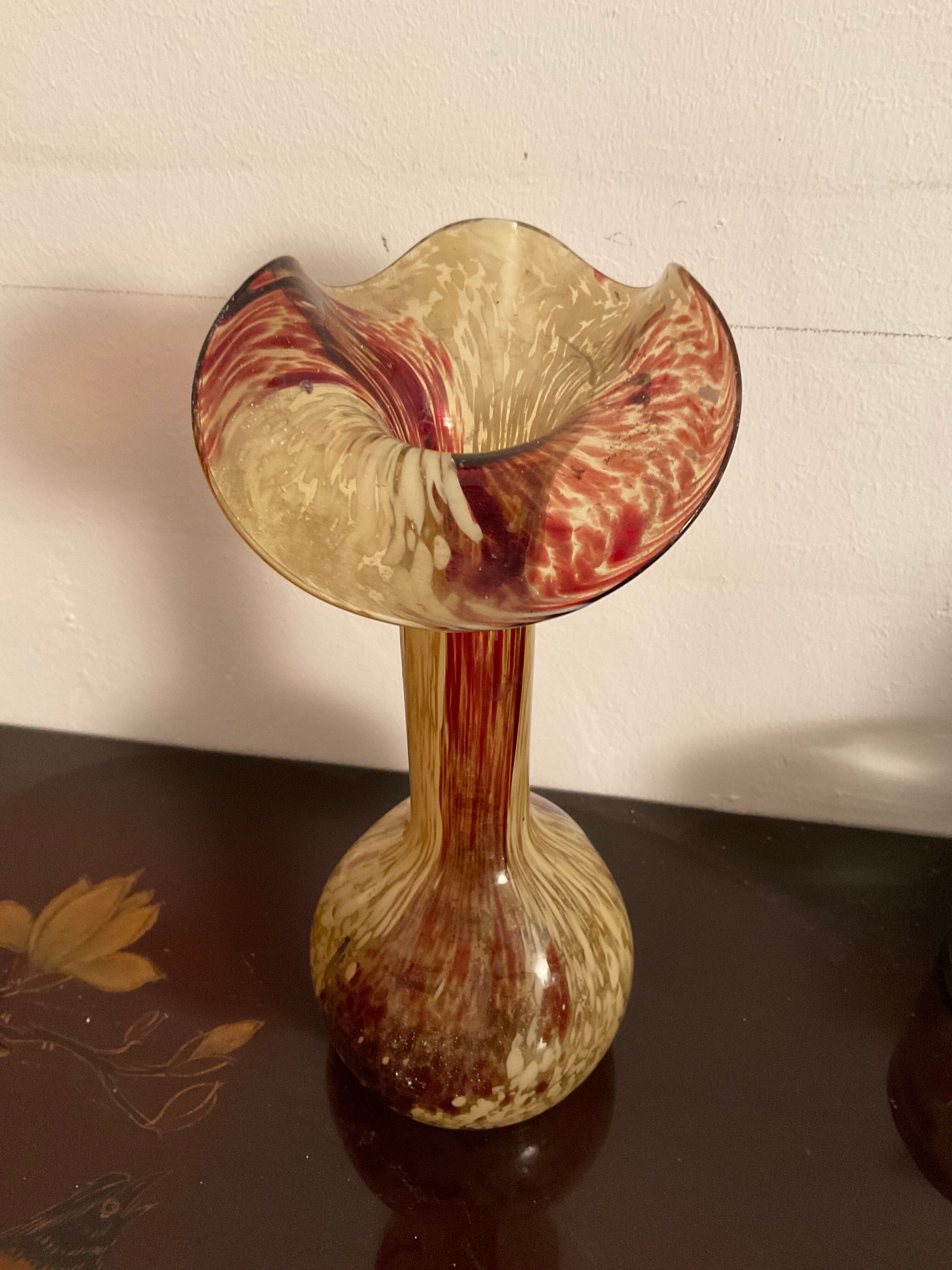 Two-tone glass vase, flower collar