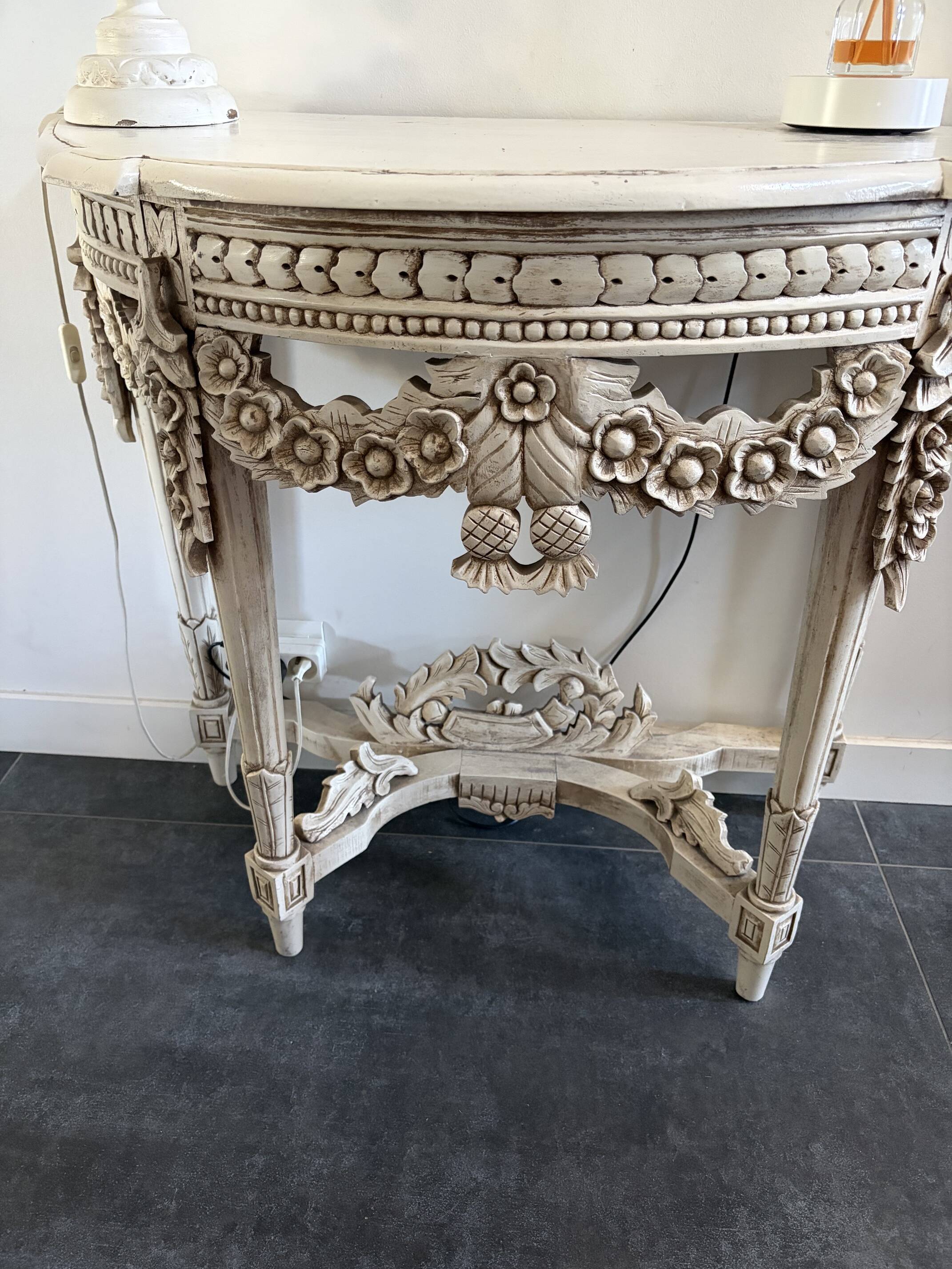 Indonesian crafts console