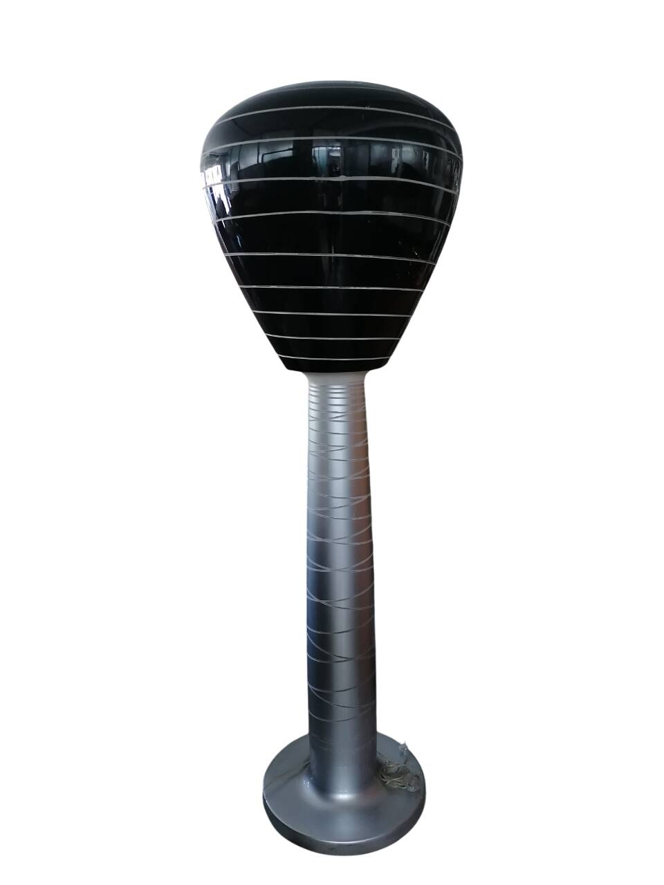Lampada da terra Ladymary di Marc Sadler per Serralunga, inizio XXI secolo