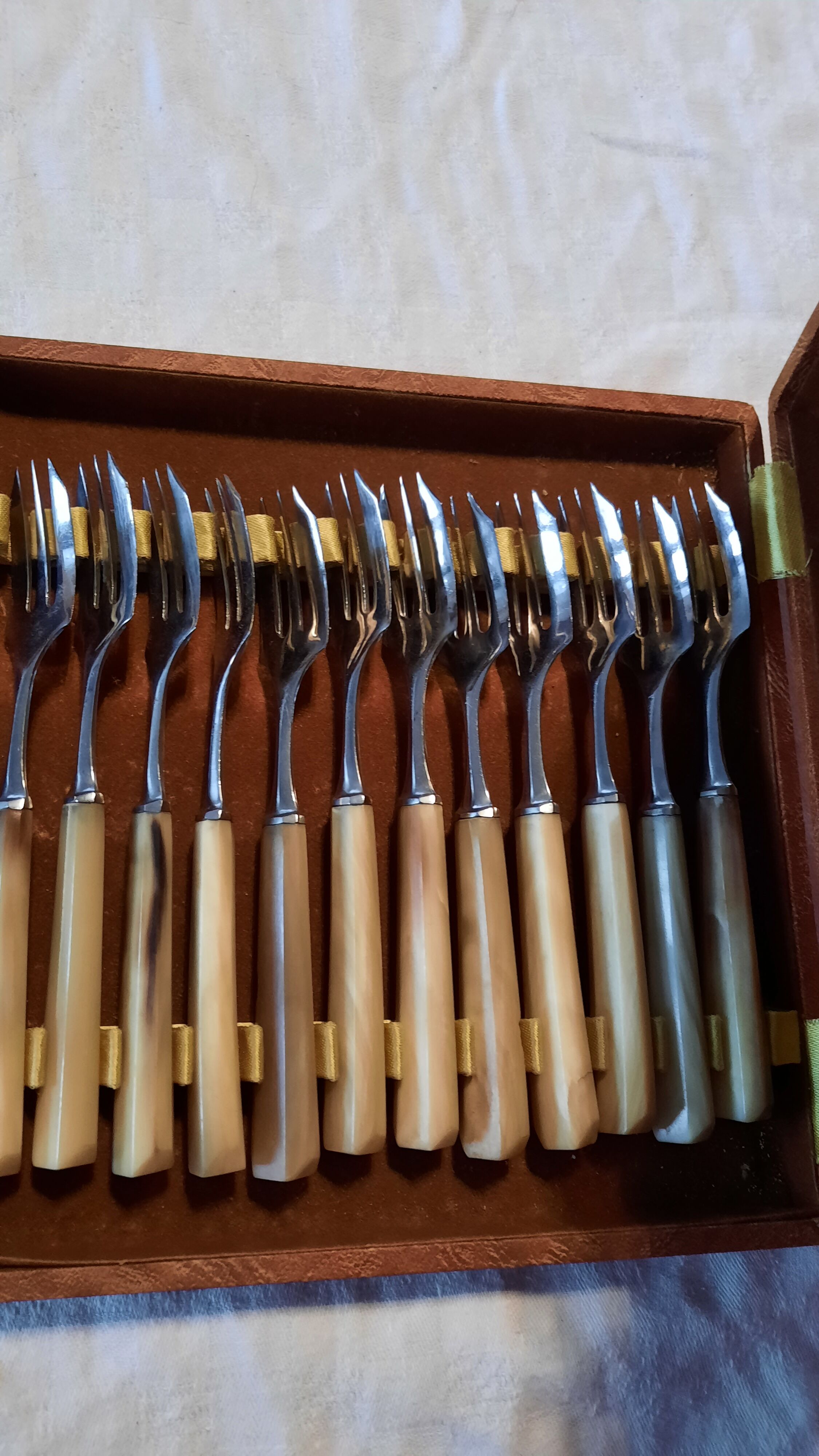 Box of 12 dessert forks