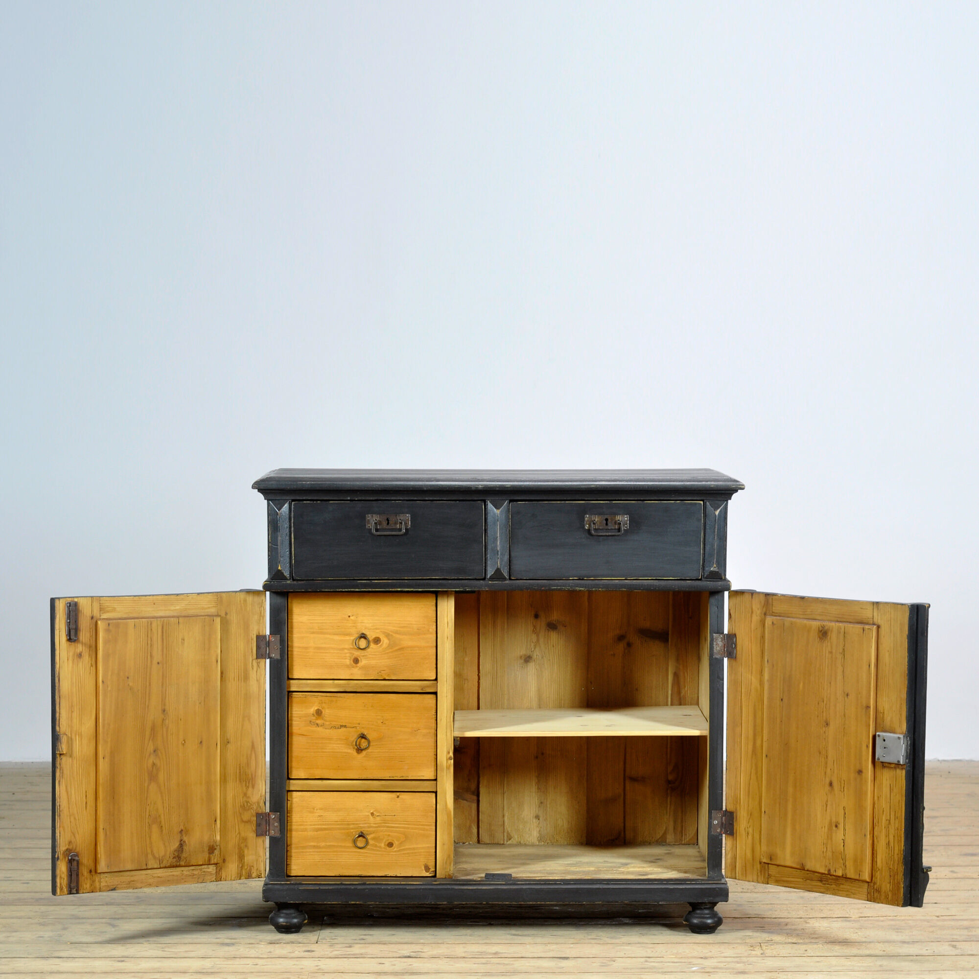Buffet en pin avec 5 tiroirs, vers 1900