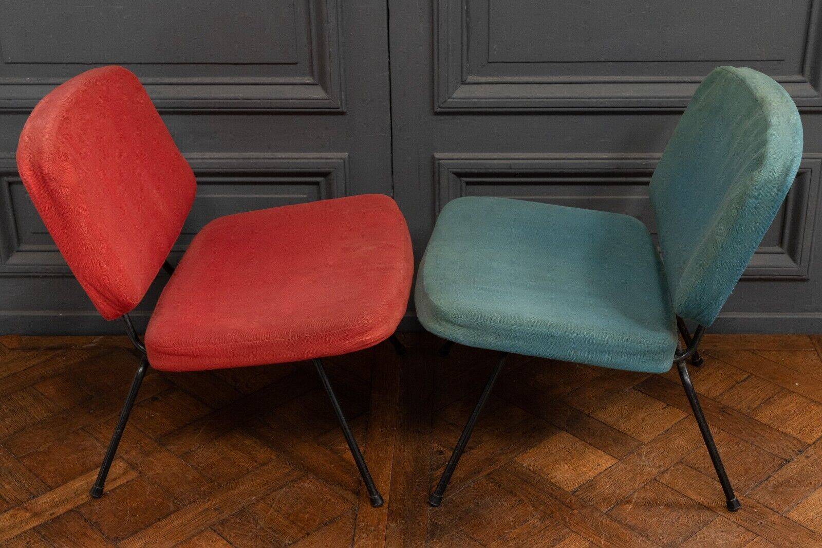 Pair of CM190 Pierre Paulin red and blue Thonet edition low chairs