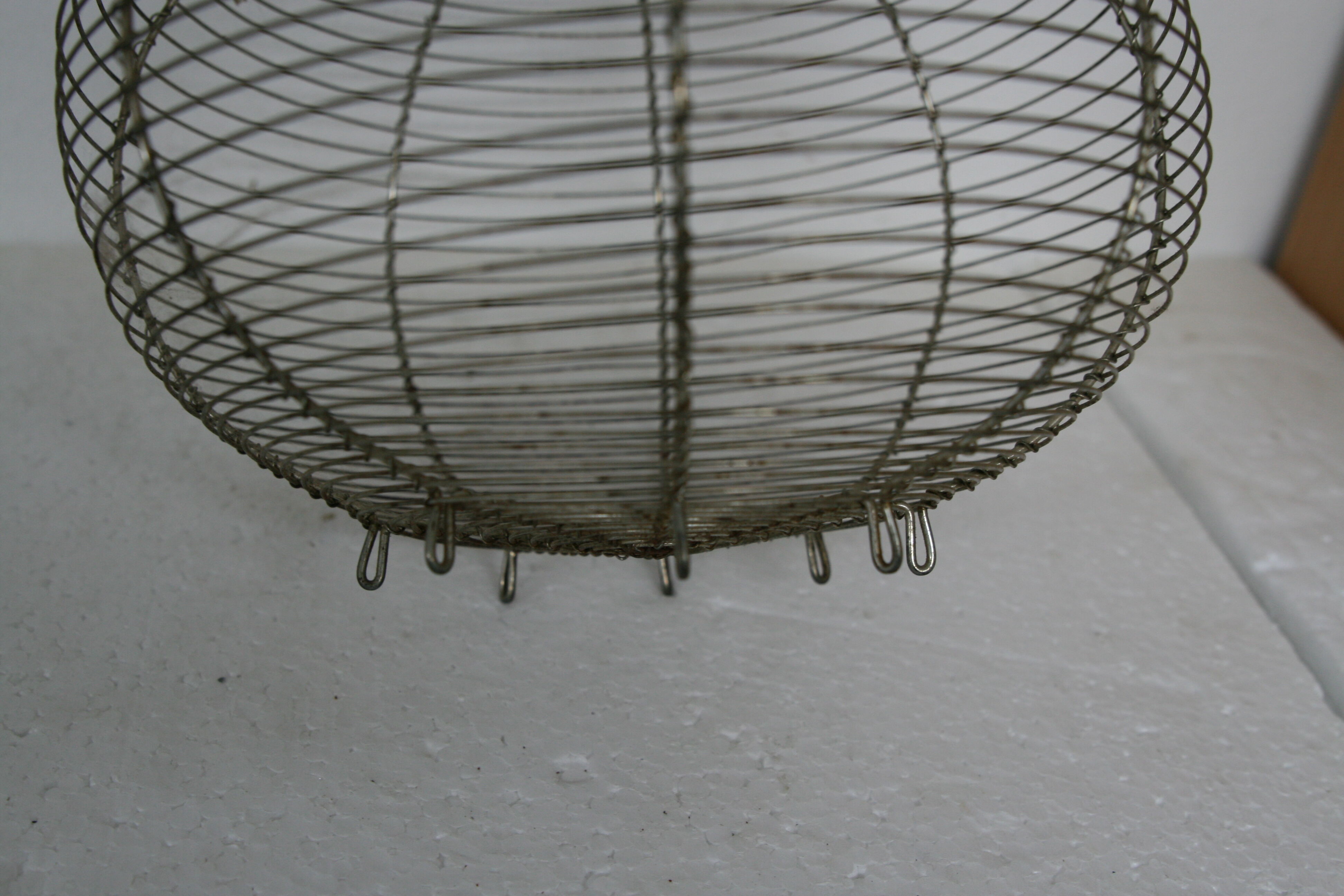 Egg basket in braided metal