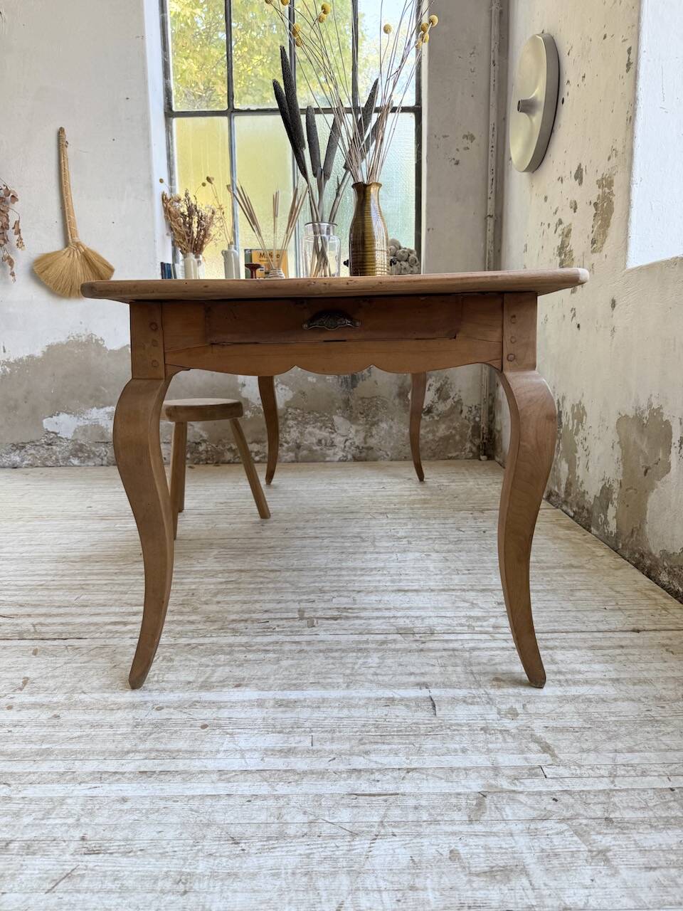 Table campagne provençale style Louis XV merisier