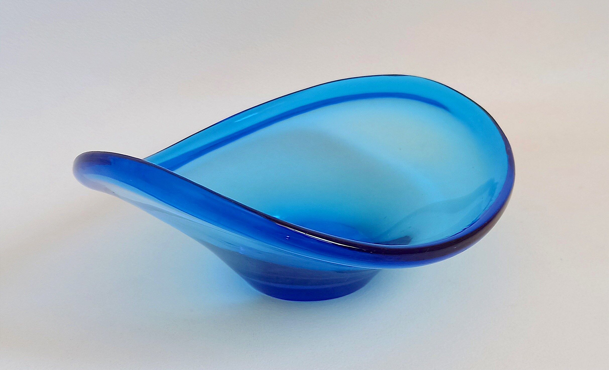 Empty pocket Lotta Petterson blue glass