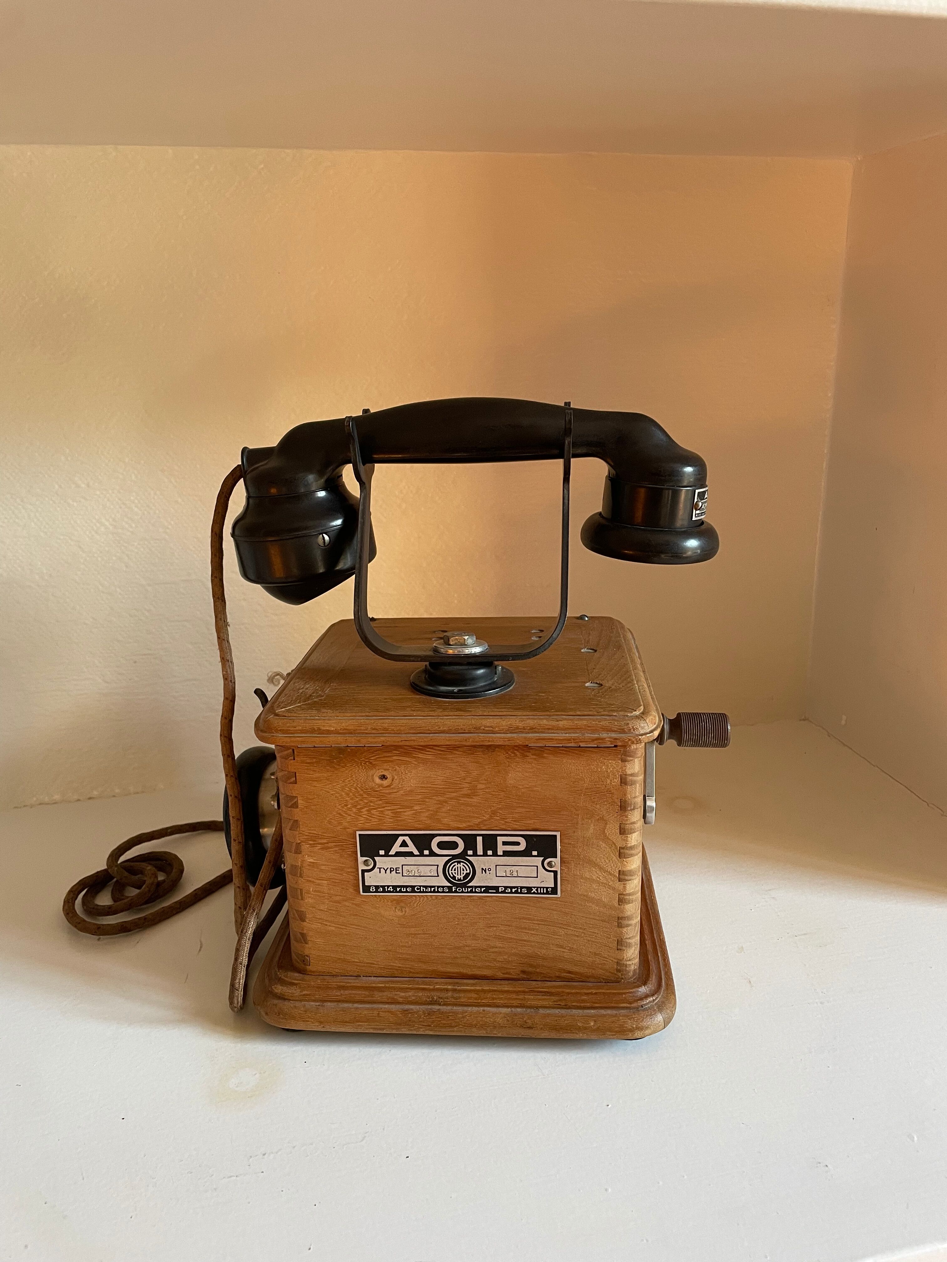 Téléphone en bois vintage années 60