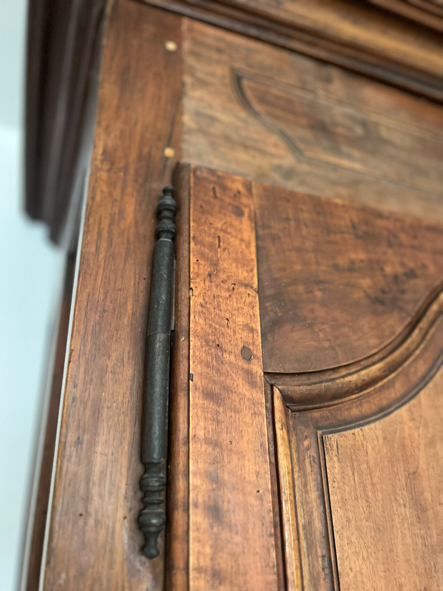 Antique Louis XIV wardrobe in solid cherry – Late 18th century – At
