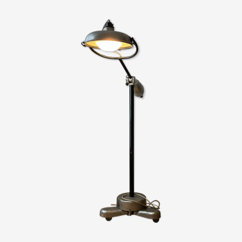 Articulated lamp on wheels - Scialytic