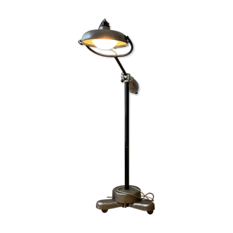 Lampe articulée sur roulettes Scialytique