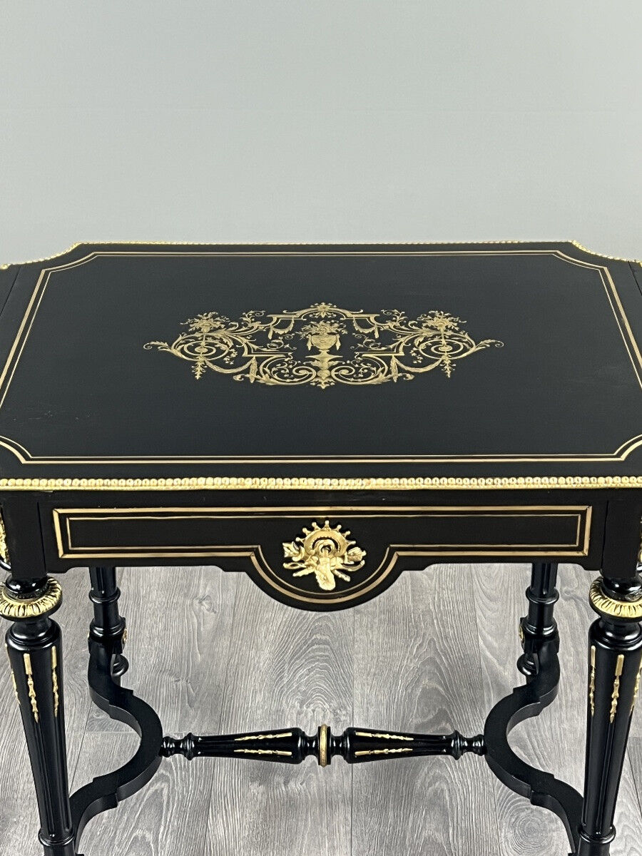 Living room table with flaps in Napoléon III style, 19th century.