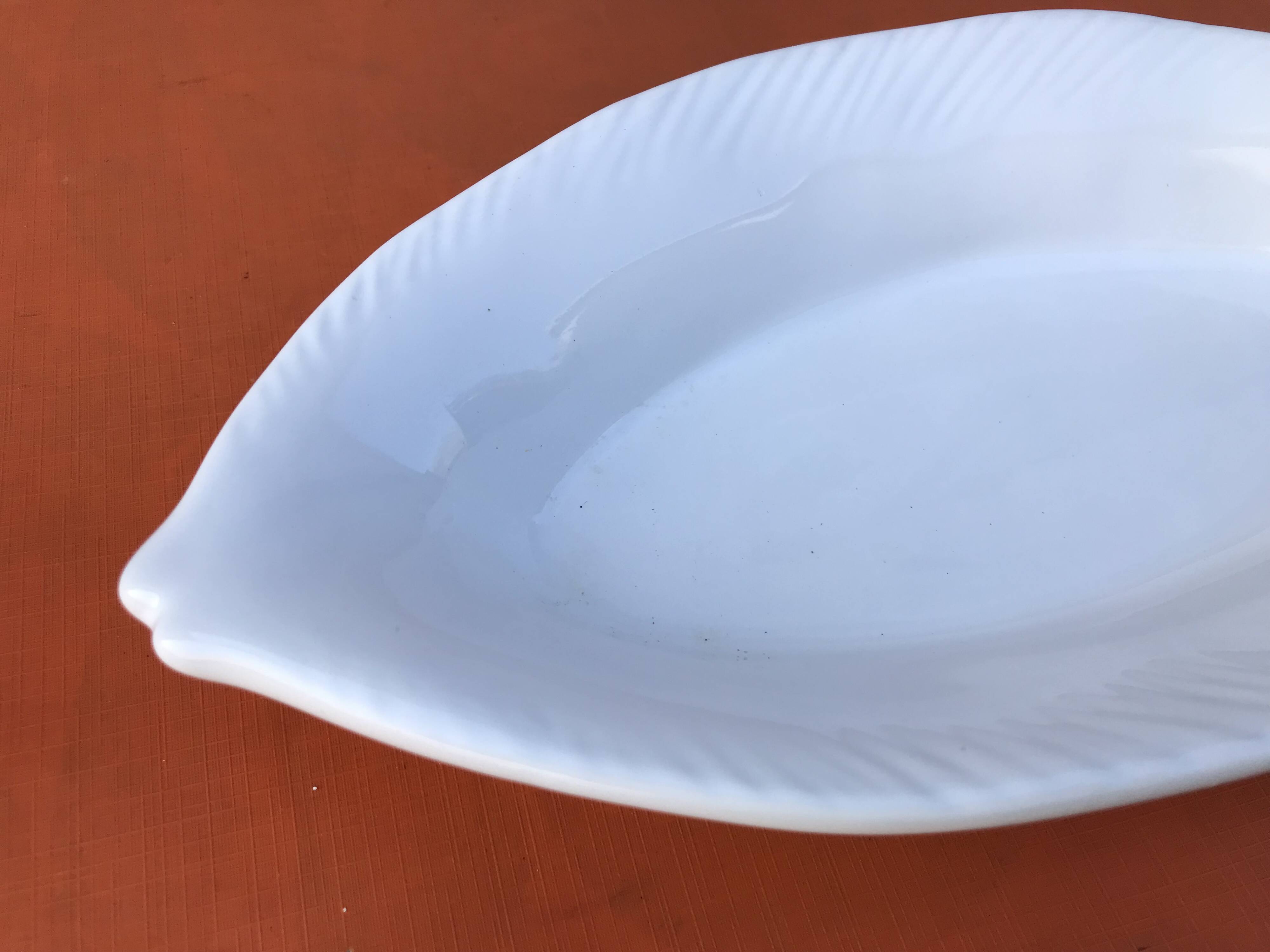 White ceramic serving dish / Fish shape