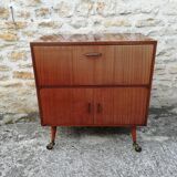 Entrance furniture with vintage wheels