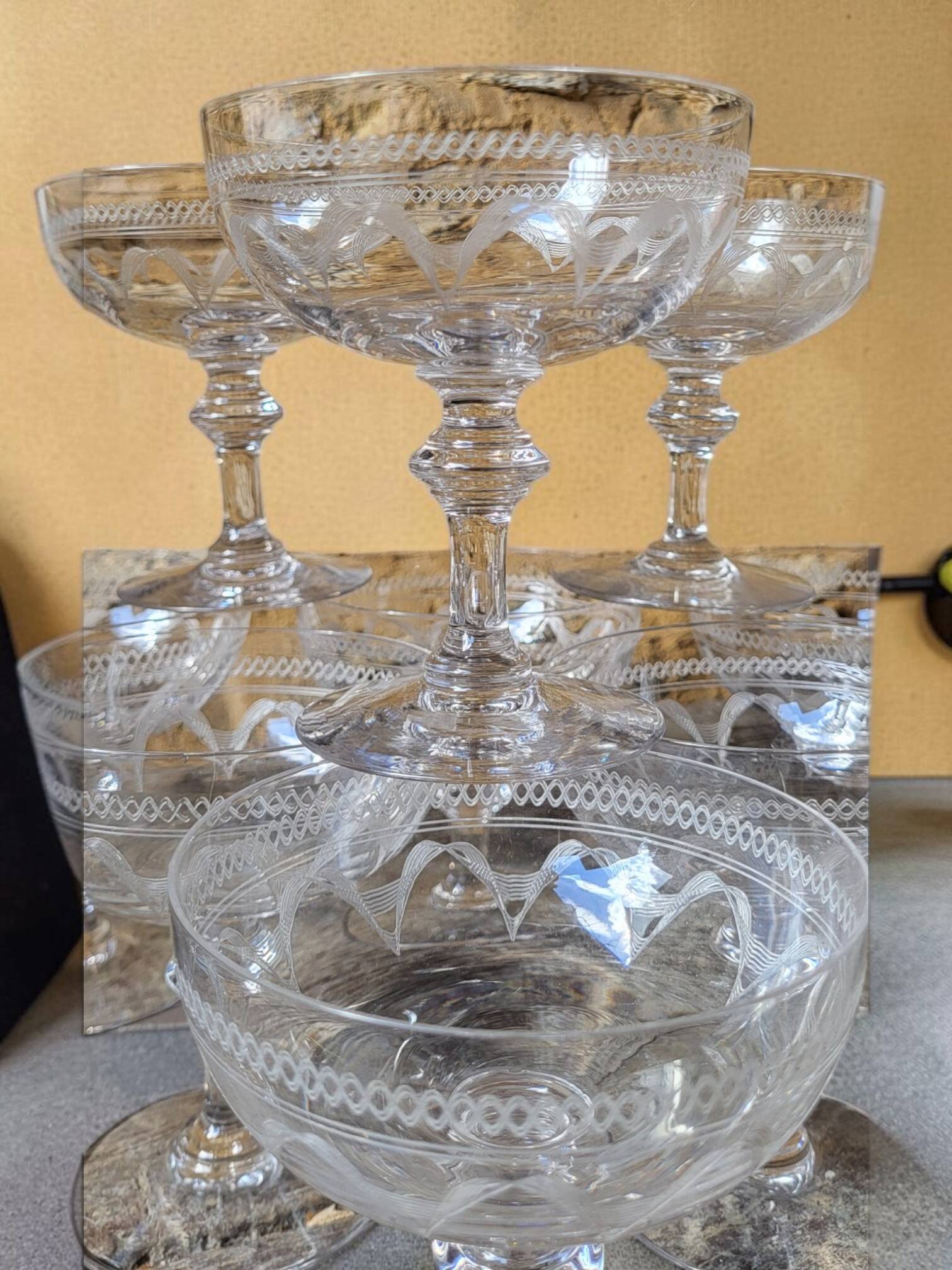 9 crystal champagne coupes