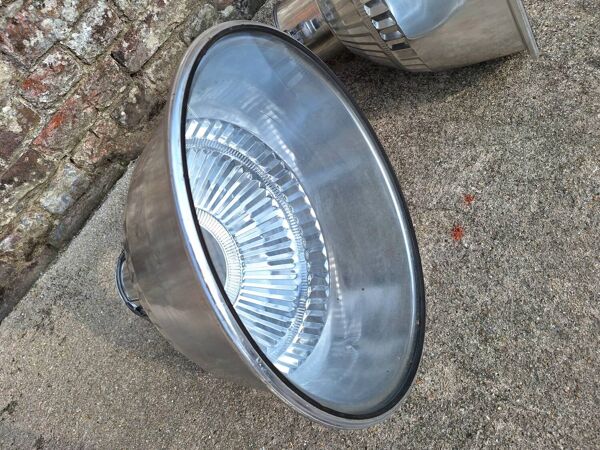 3 suspensions industrielles vintage, luminaires anciens d’atelier