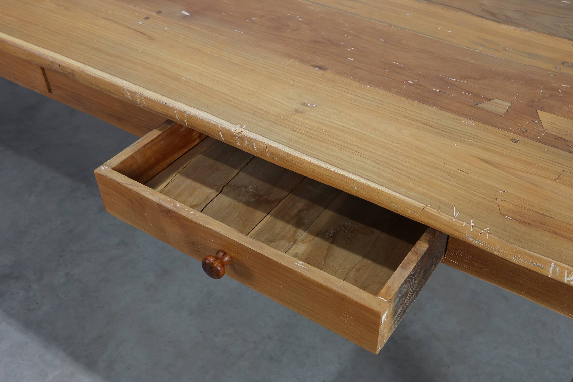Table de ferme provinciale en bois d'orme, France vers 1850