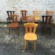 Chaises de bistrot dépareillées