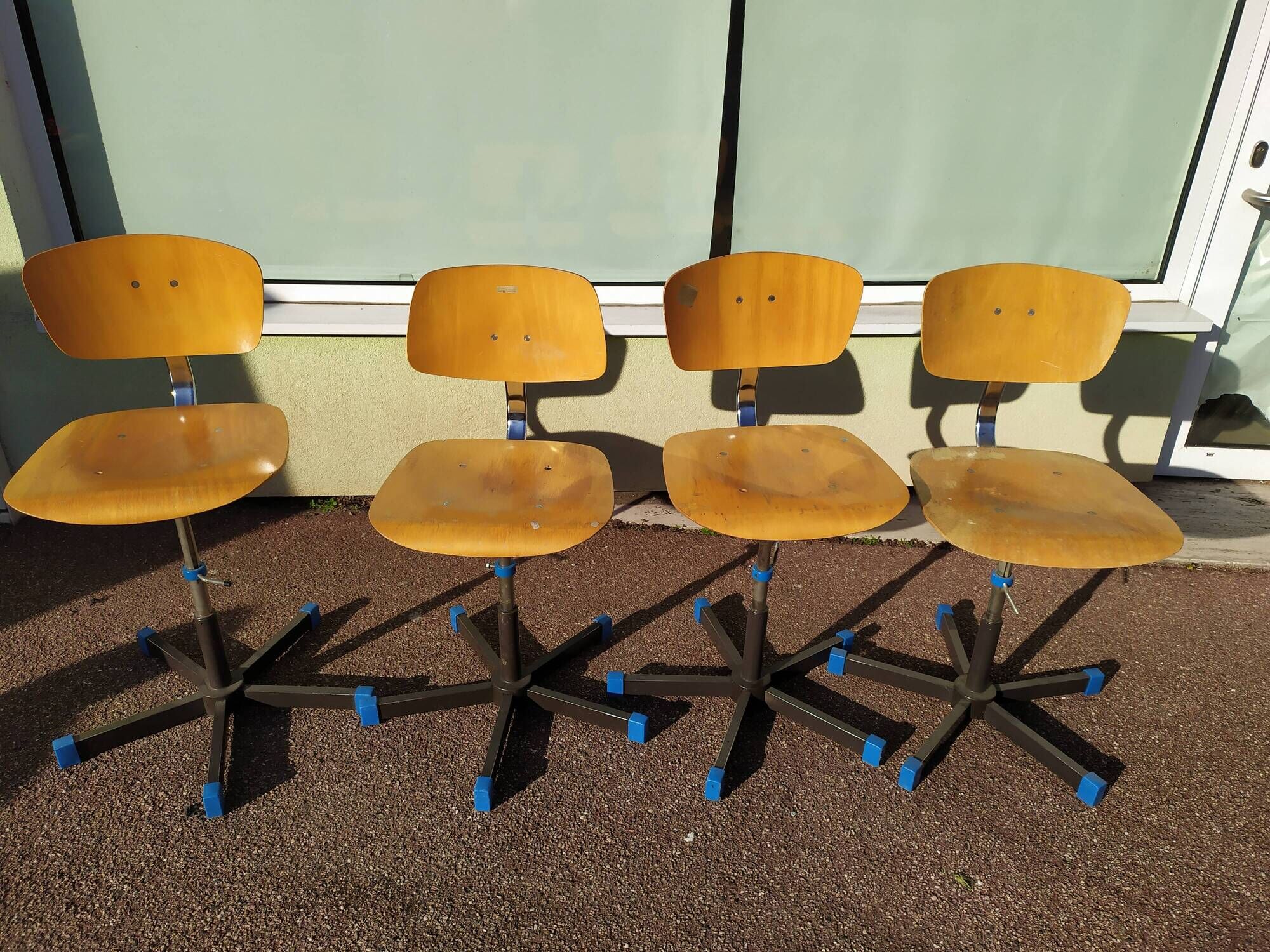 Set of 4 adjustable swivel sewing workshop chairs