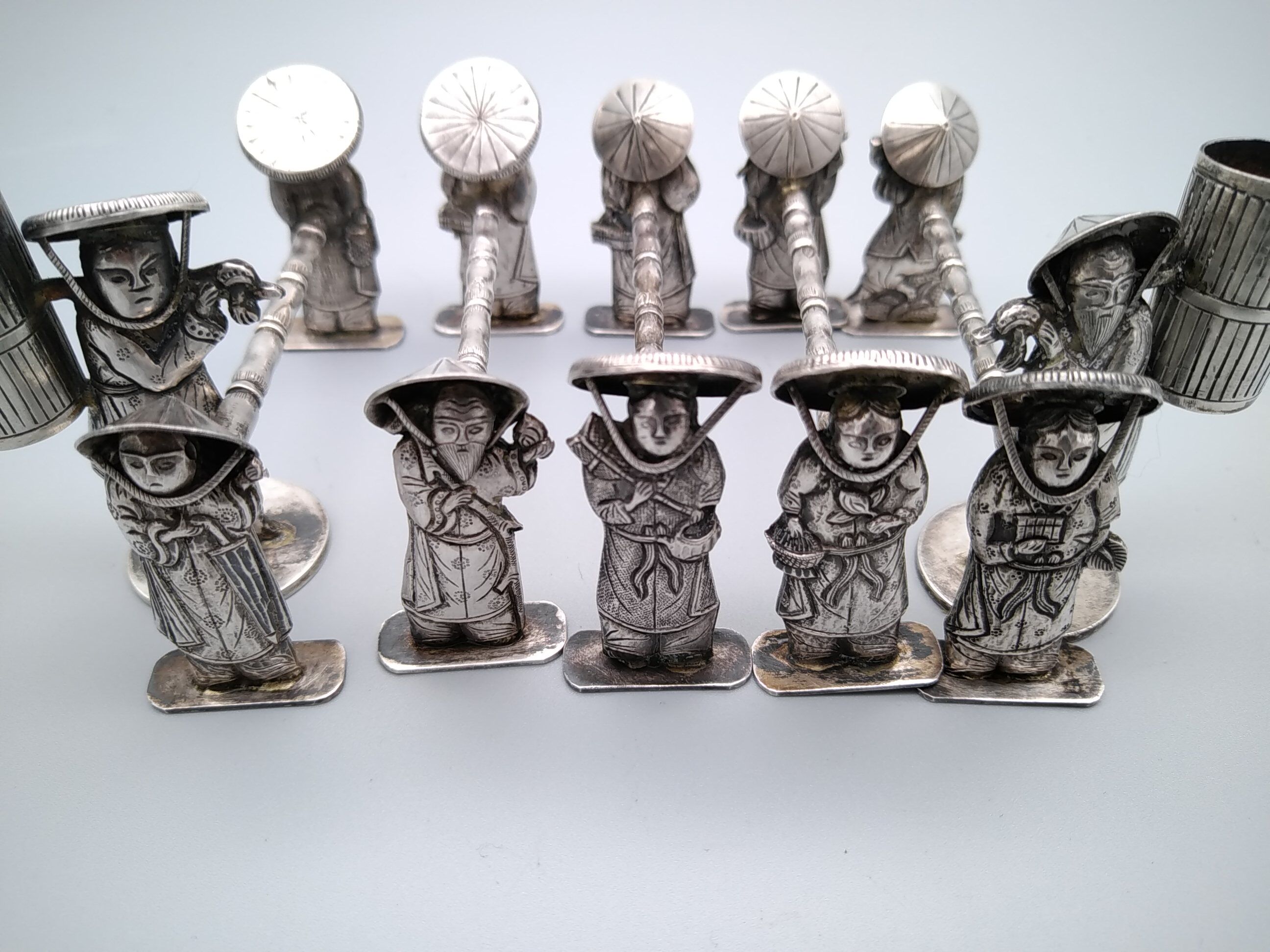 Knife holders and 2 toothpick doors.