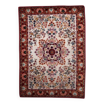 Tapis en laine Savonnerie français vintage, champ ivoire et médaillon rosace, bordure cramoisie, vers 1950 — 202 × 290 cm — 1C1281