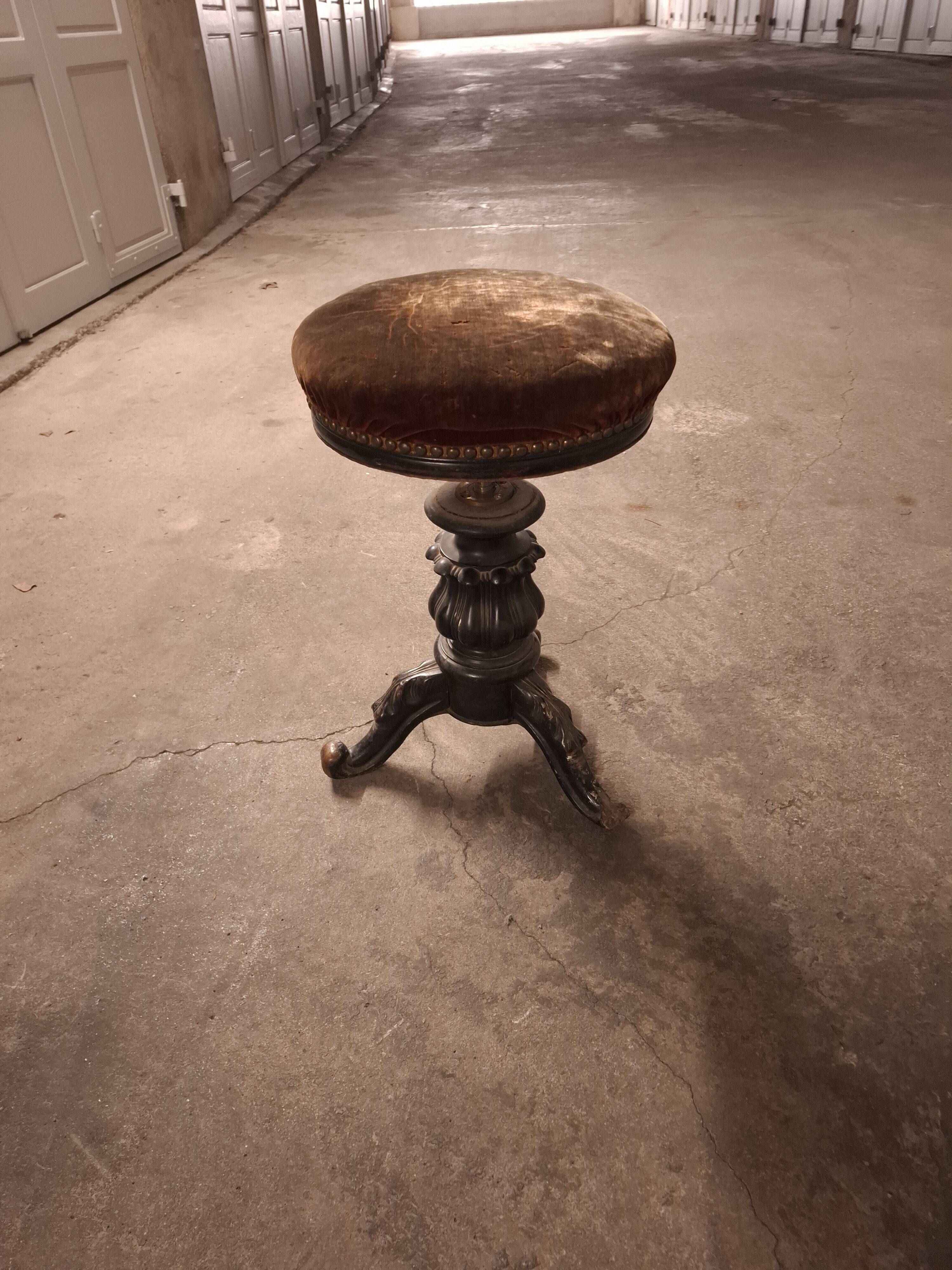 NAPOLEON III PIANO STOOL