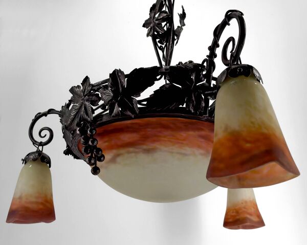 Lustre en fer forgé et pate de verre, Art Deco, Muller Freres, Circa 1920