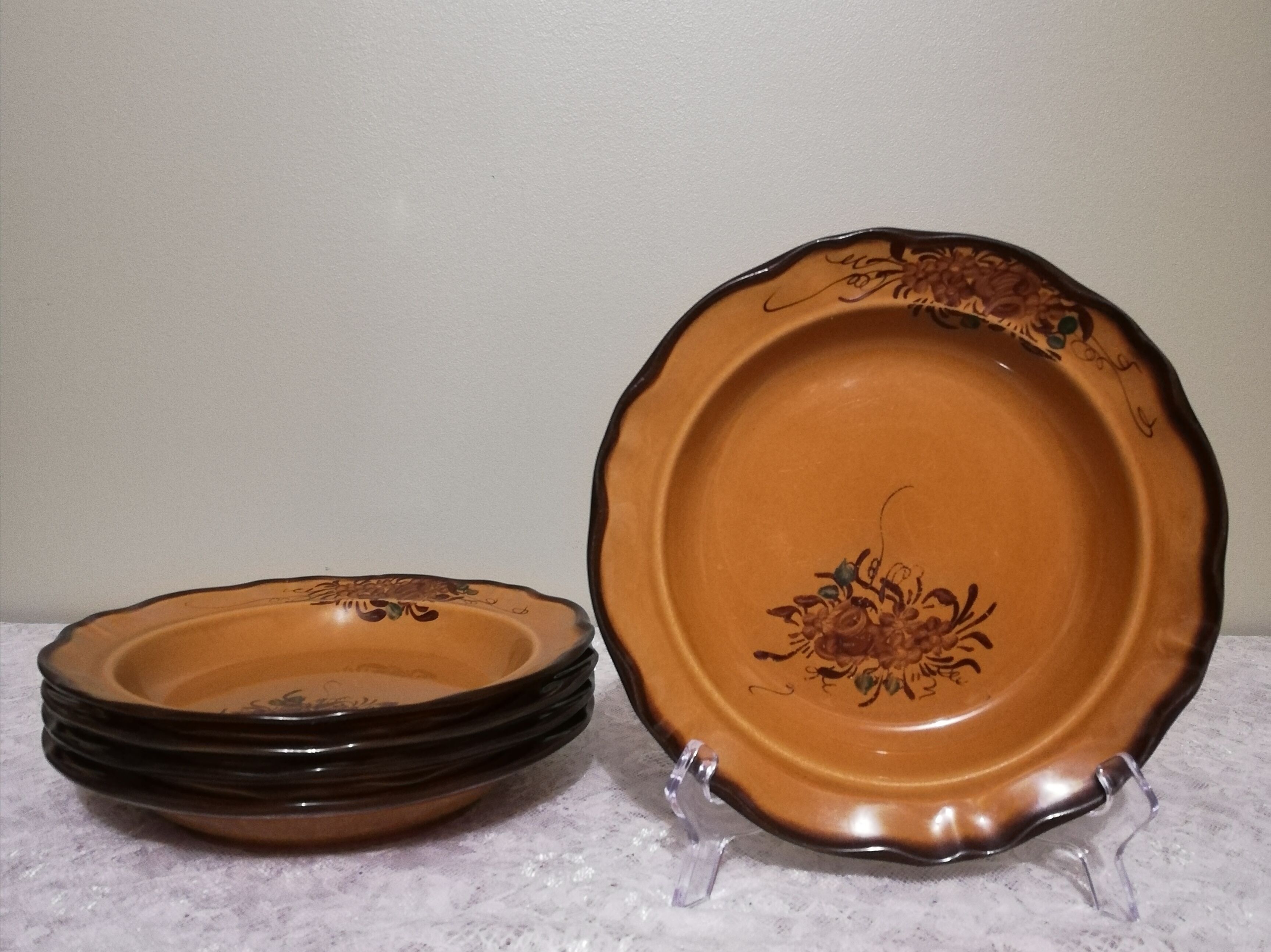 Set of 5 hollow plates in polish ceramic