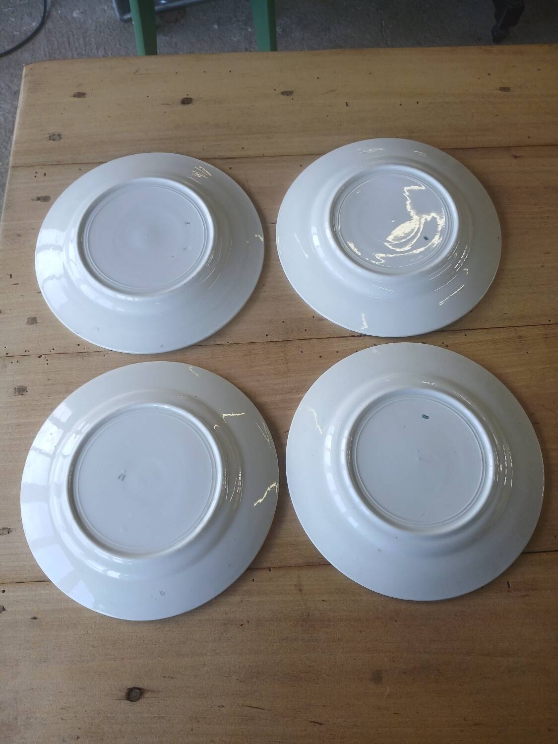 4 old flat plates Terre de fer