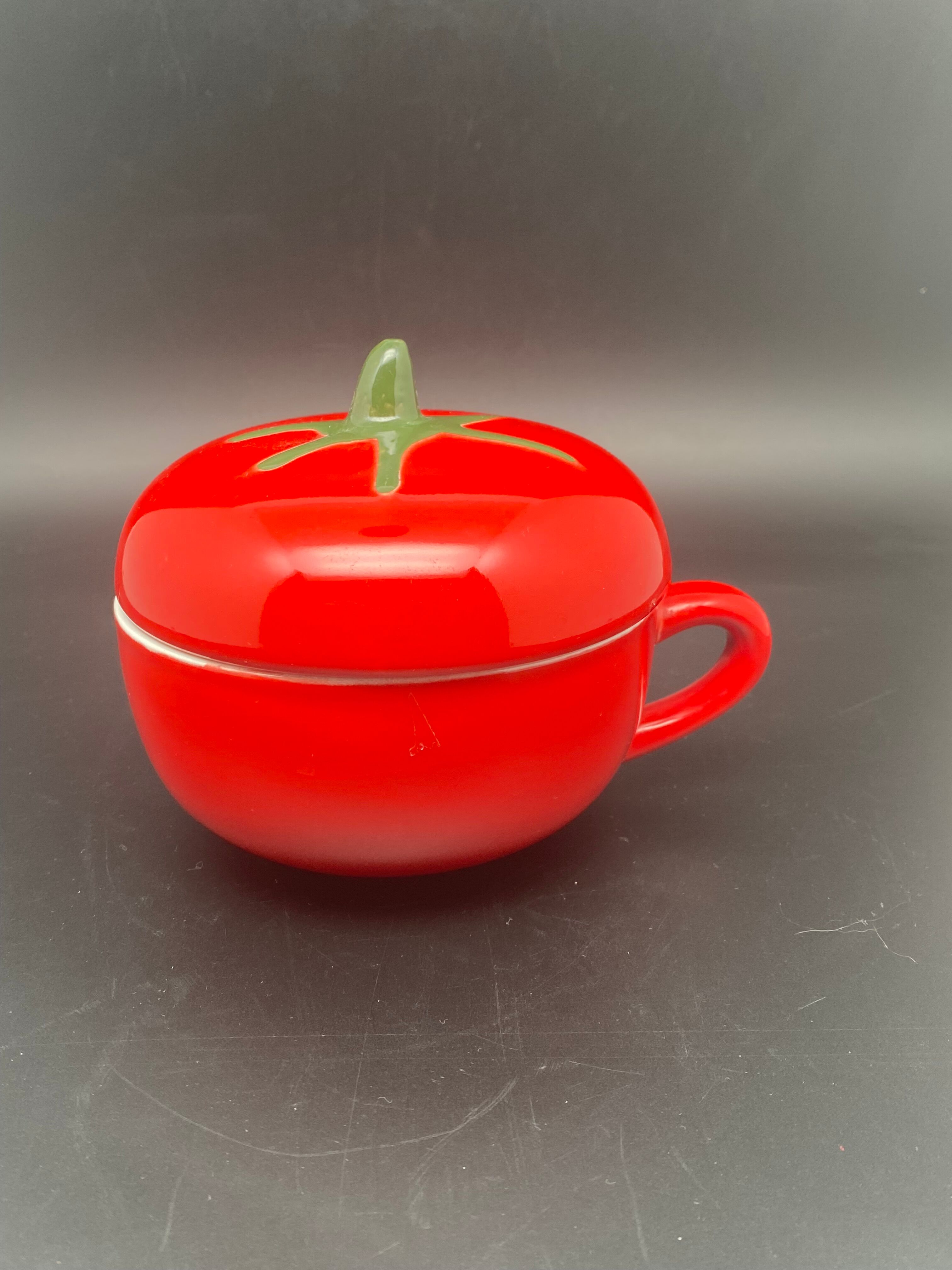 Sotable cup duo with tomato and pumpkin lid