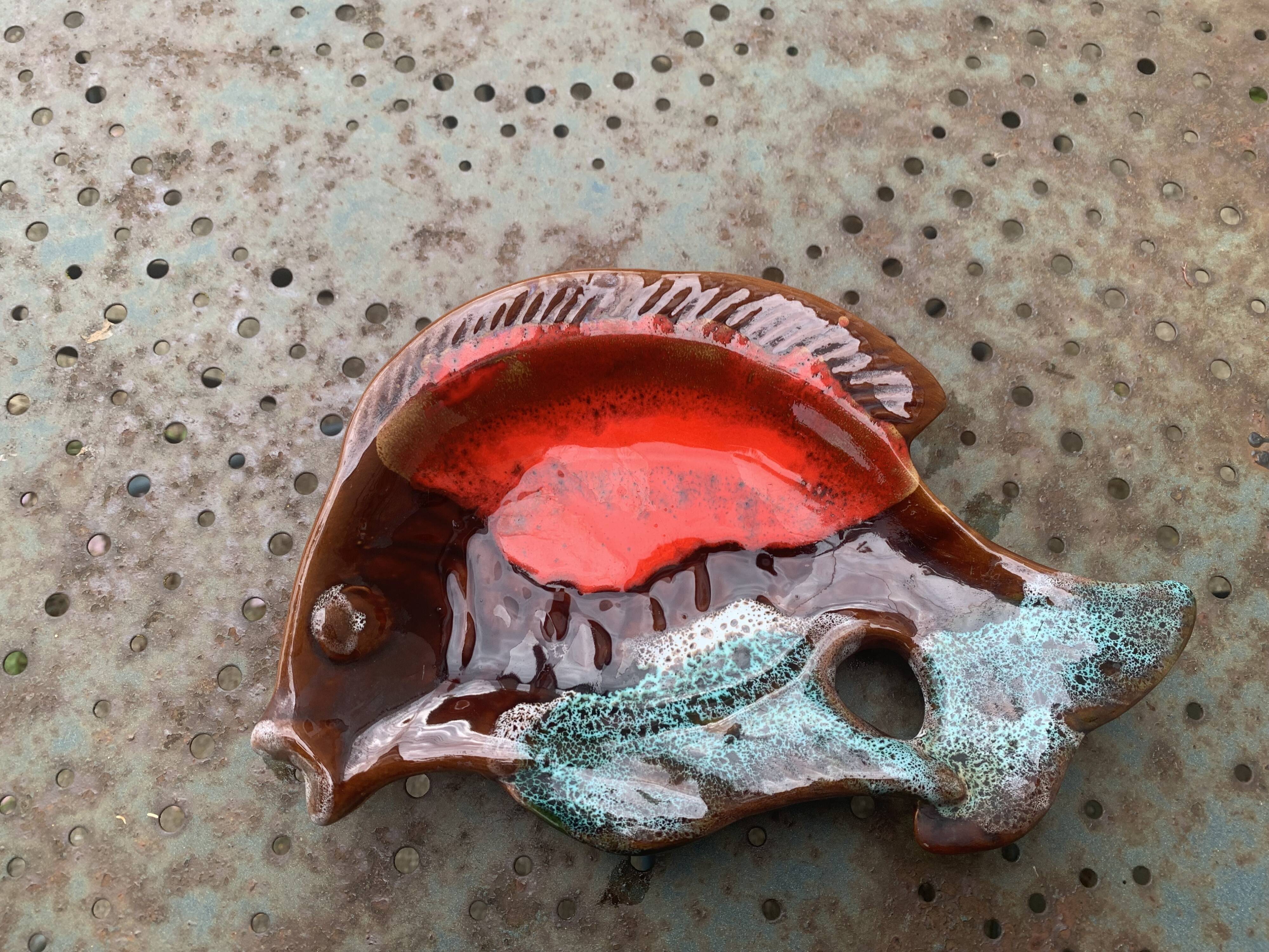 Empty pocket in glazed ceramic slip in the shape of vintage fish