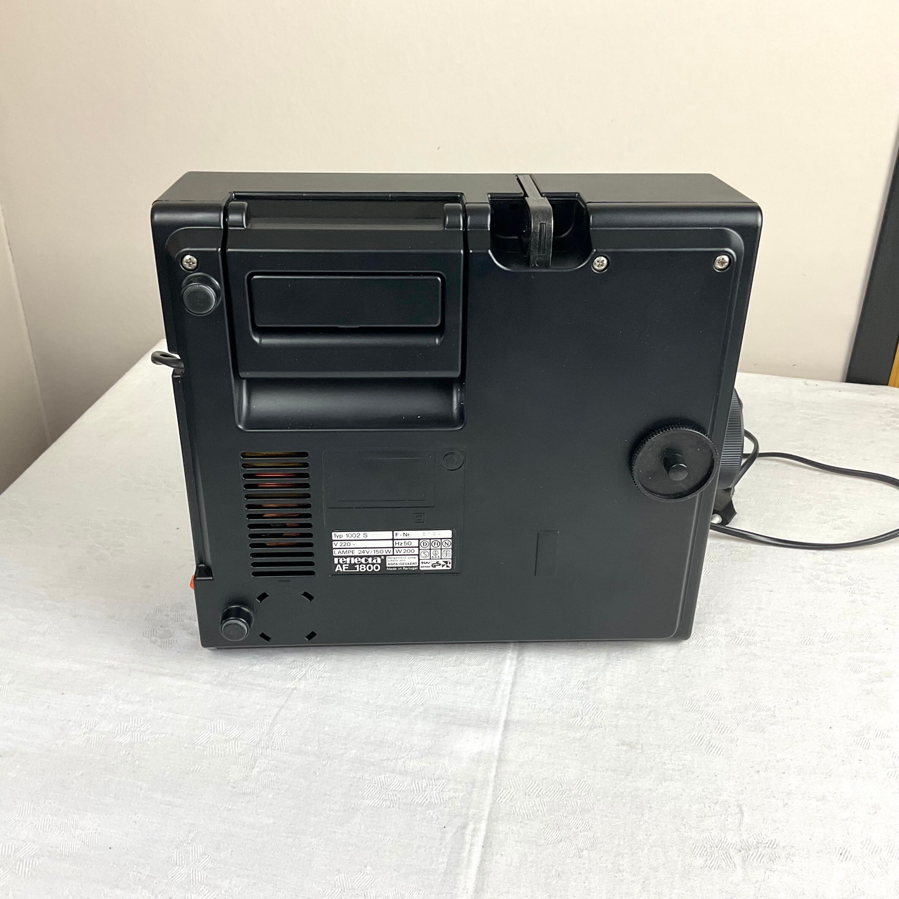 Reflecta AF 1800 slide projector + slide lockers