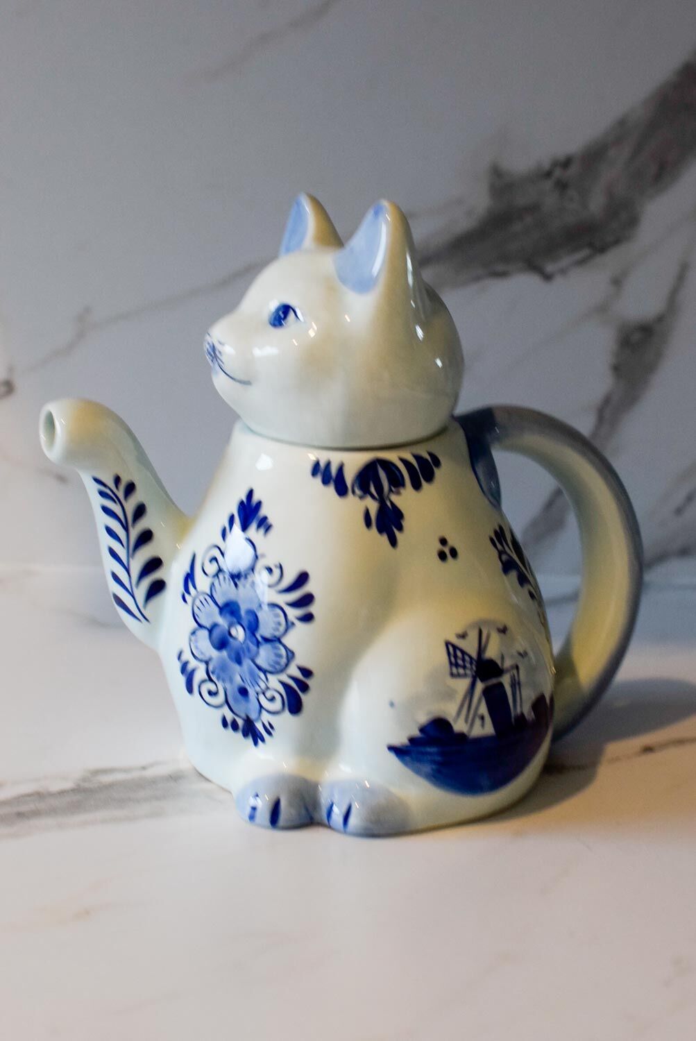 Delfts ceramic cat teapot