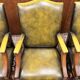 Ensemble de chaises présidentielles Chesterfield anglaises classiques.