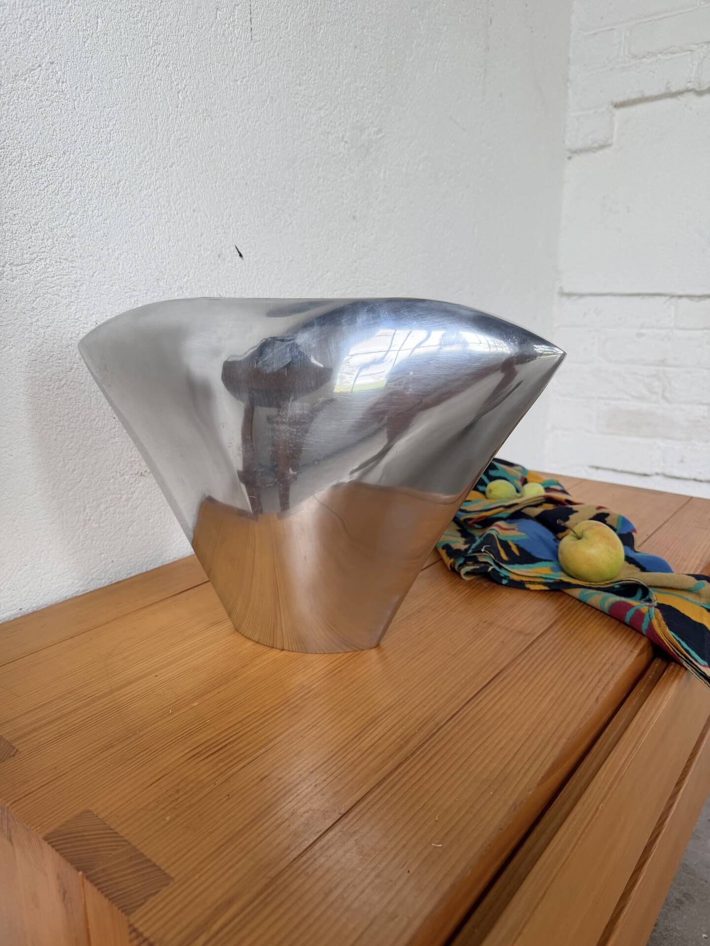 Aluminium fountain vase