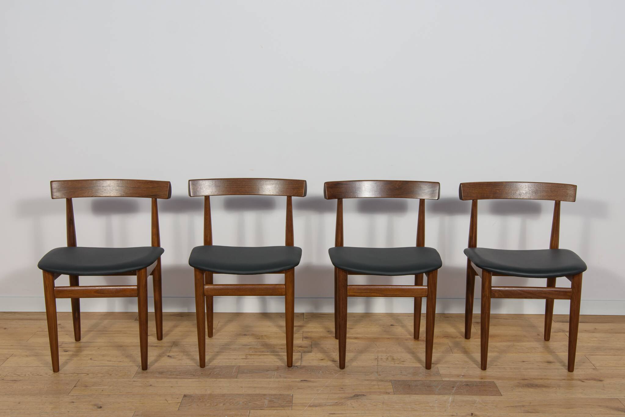 Mid-Century Teak Dining Table & Chairs by Hans Olsen for Frem Røjle.