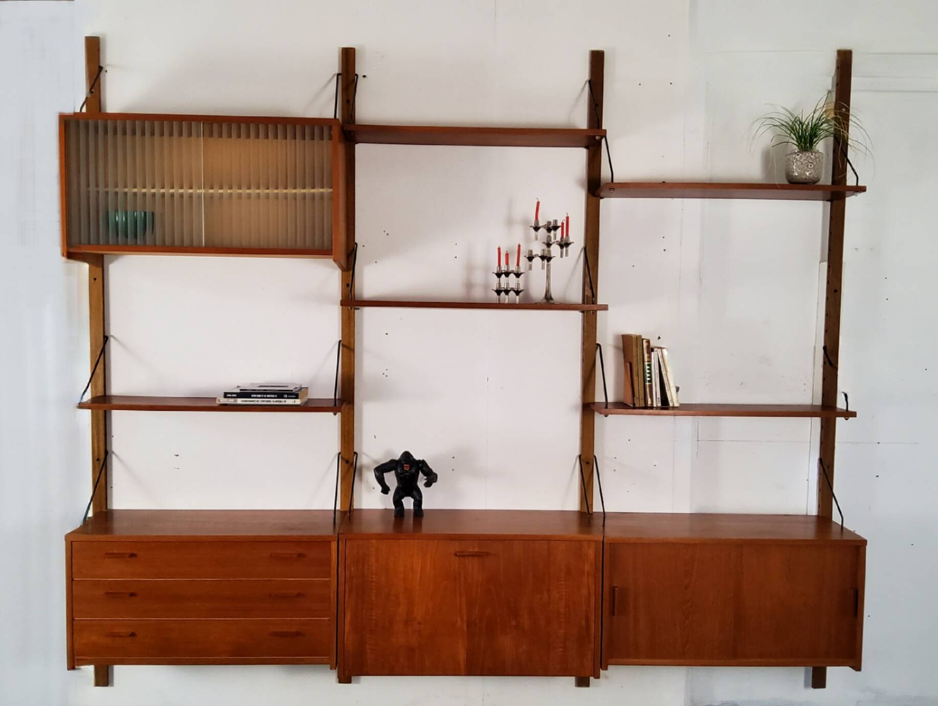 Modular Scandinavian wall shelf – Danish design from the 1970s