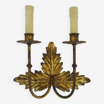 Applique en métal doré à la feuille d'or, décor feuillage à 2 bougies. Années 40 50