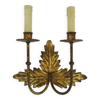 Wall lamp in gilded metal with gold leaf, foliage decoration with 2 candles. 40s 50s
