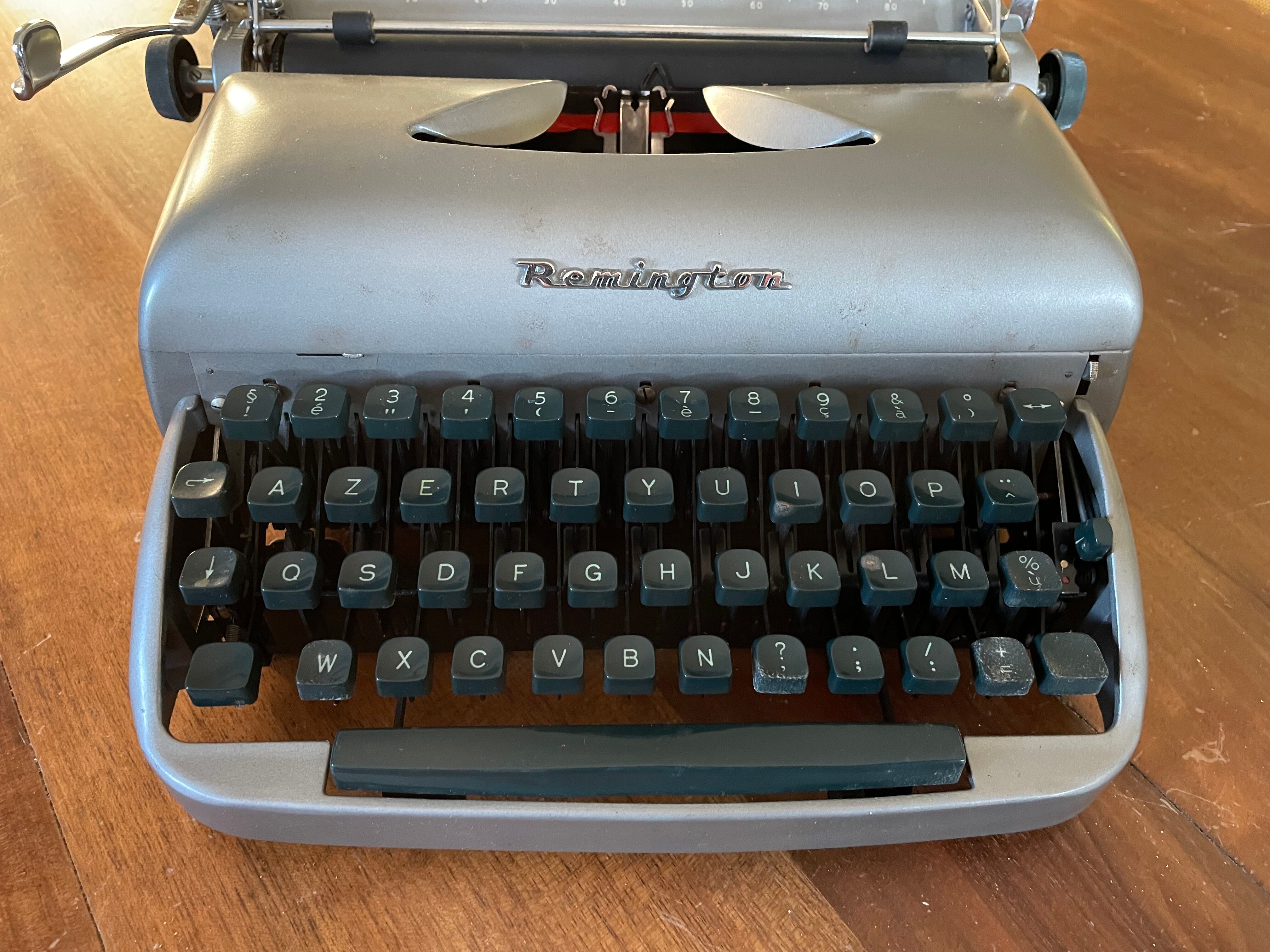 Machine à écrire Remington Travel riter circa 1950