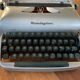 Machine à écrire Remington Travel riter circa 1950