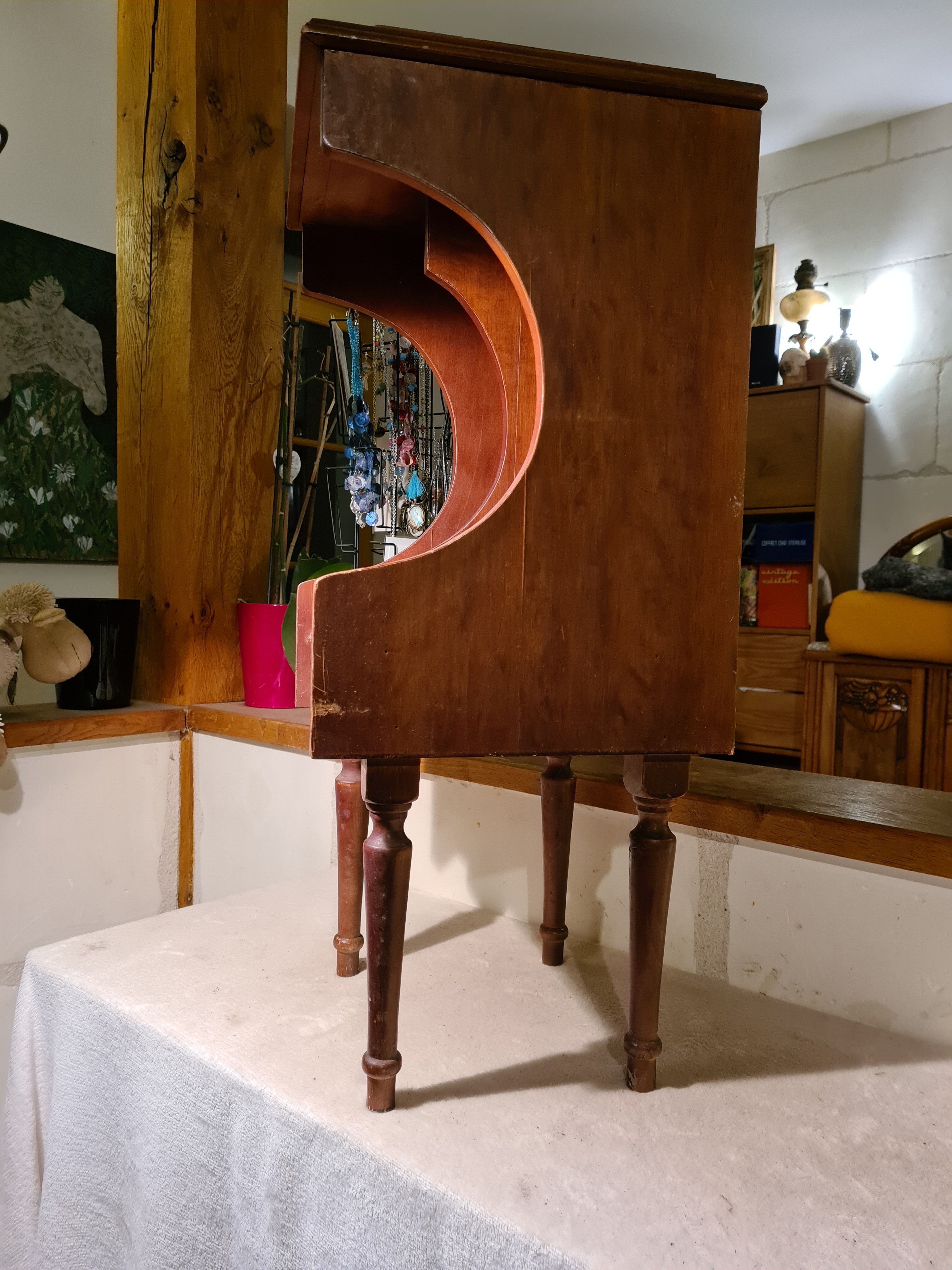 Vintage standing library