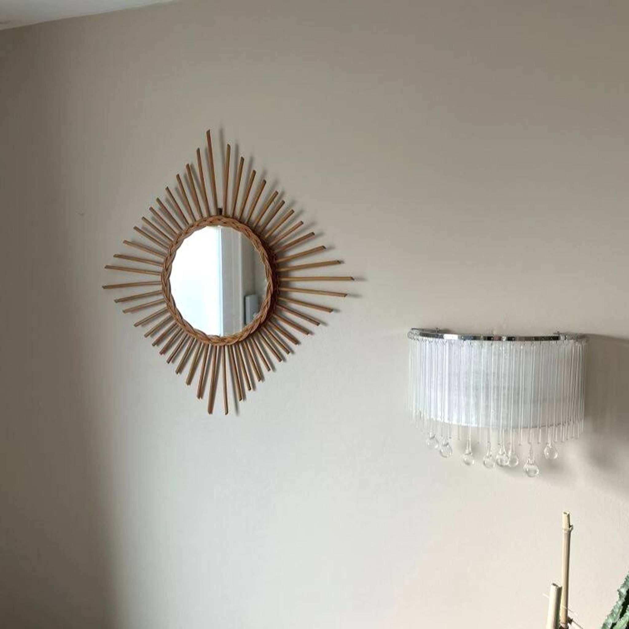 Miroir soleil losange en rotin – France, années 60