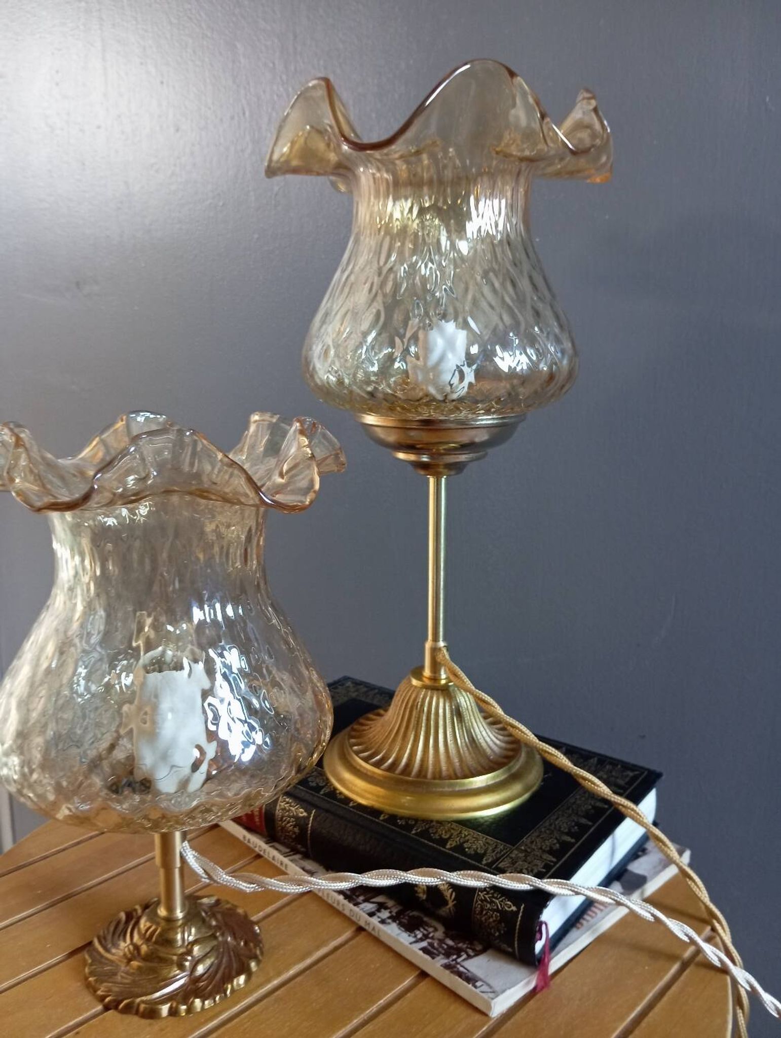 Duo desk lamps, vintage inspiration, bronze and ocher tulip glass