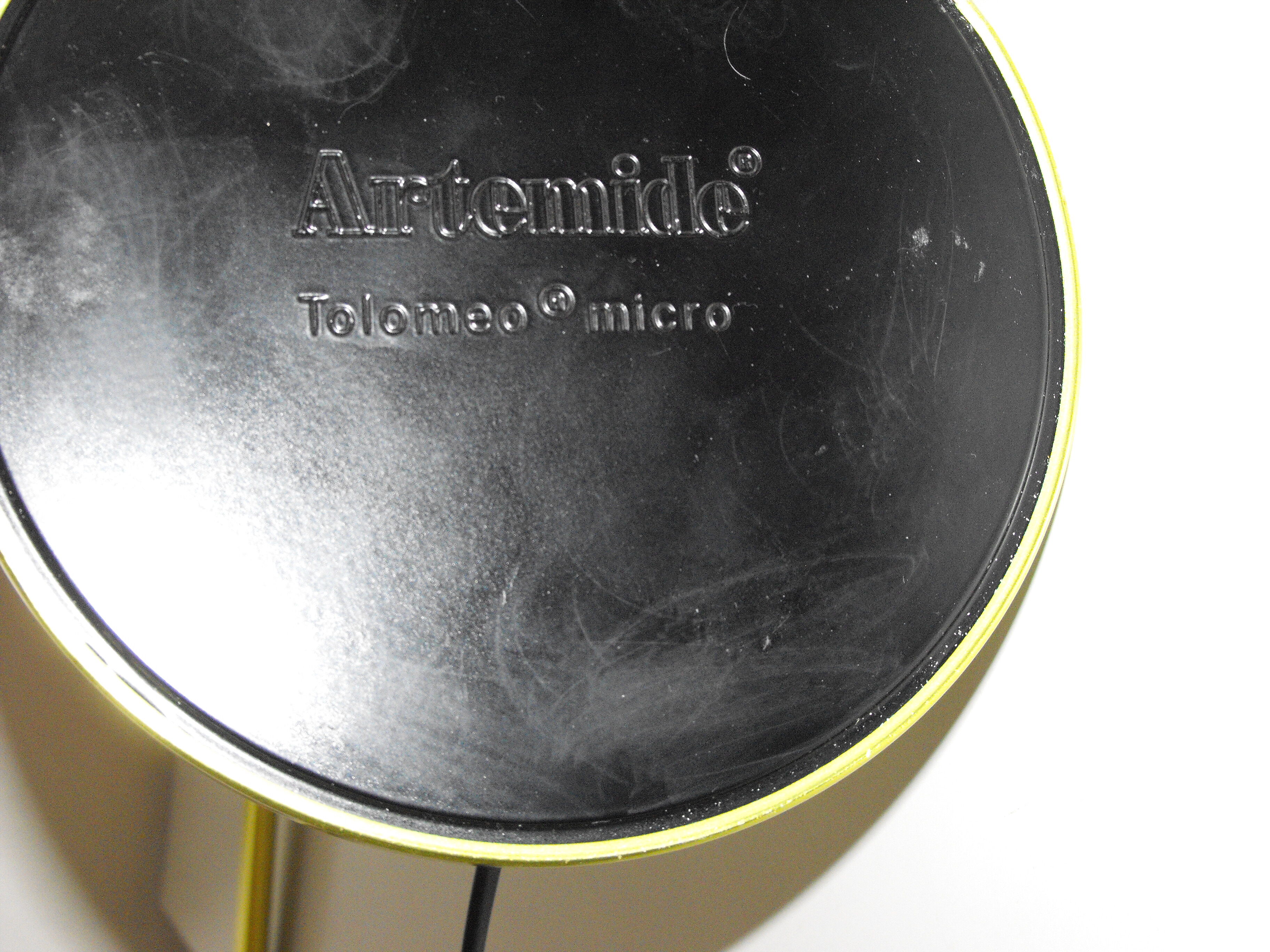 Artemide desktop lamp model toloméo micro .