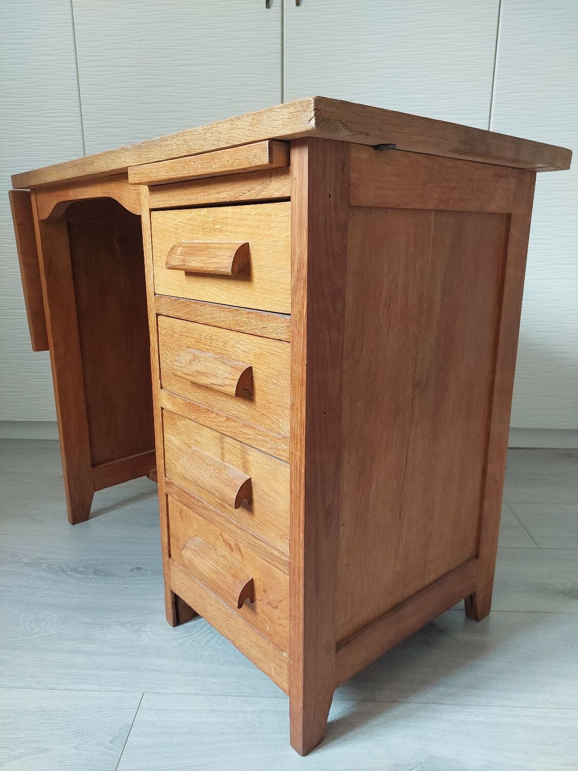 Children's desk