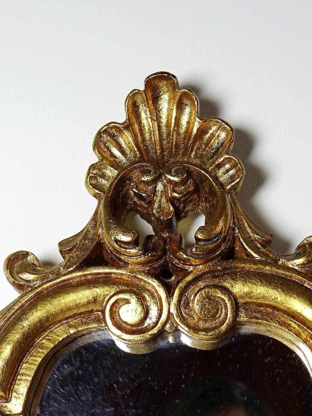 Vintage Rococo wall mirror, gold, Italy, circa 1950-1970, wood and gilded stucco.