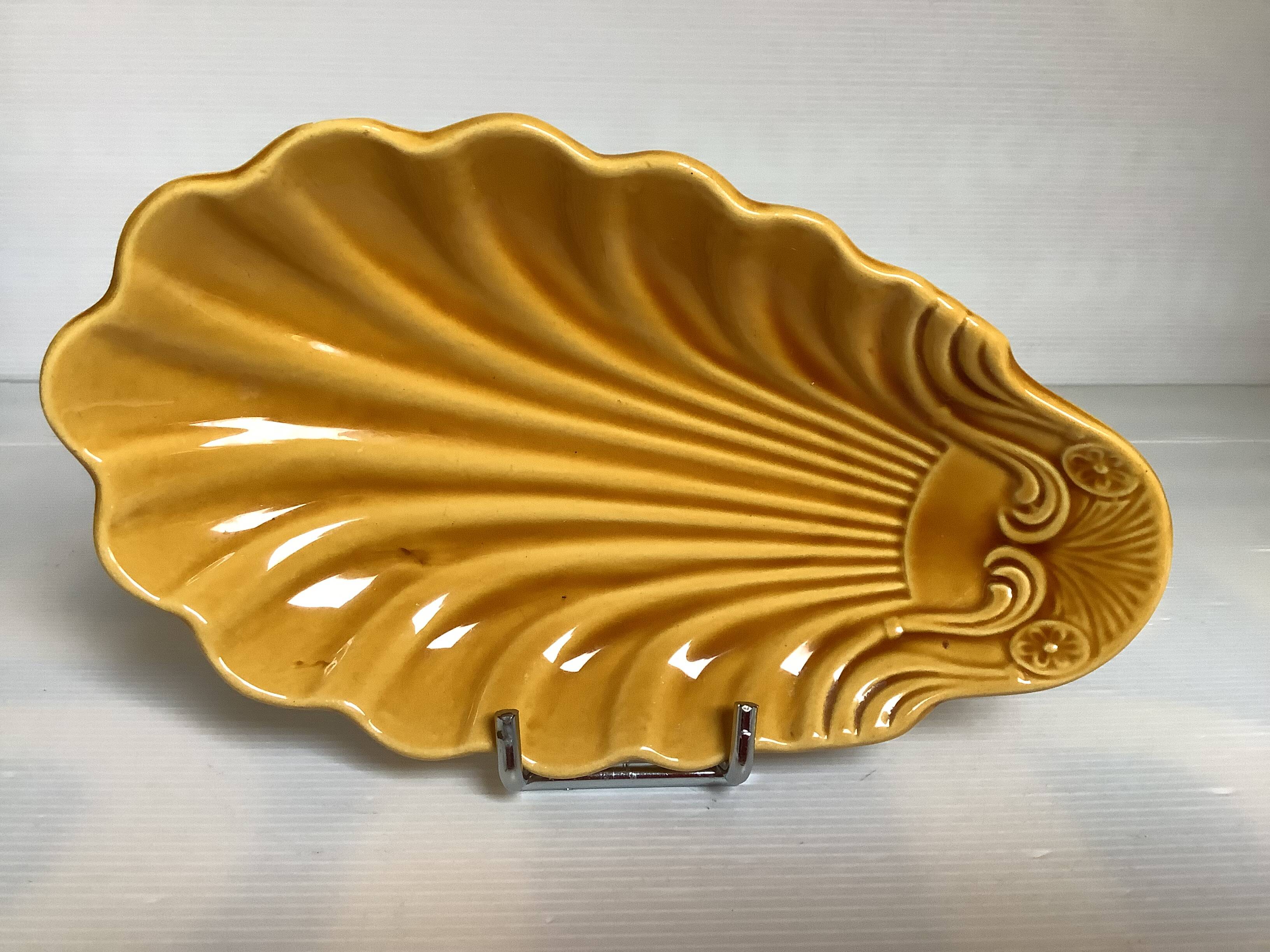 Saint Clément shell ring holder